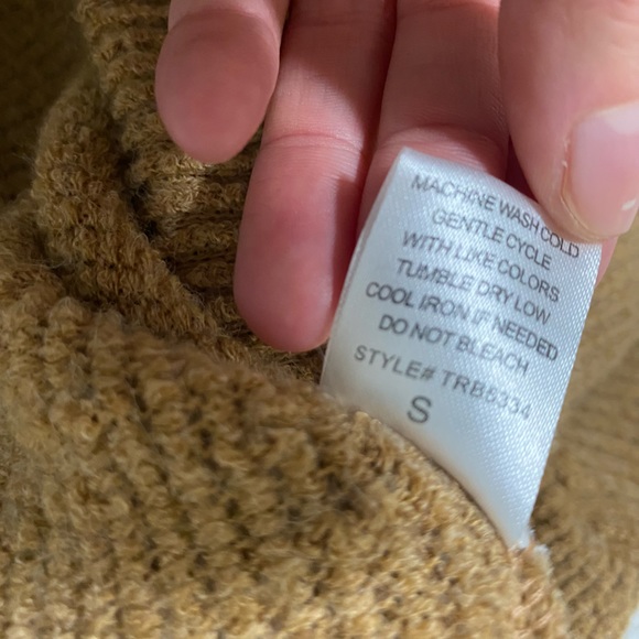 Windsor Sweater Size Small - Picture 3 of 3